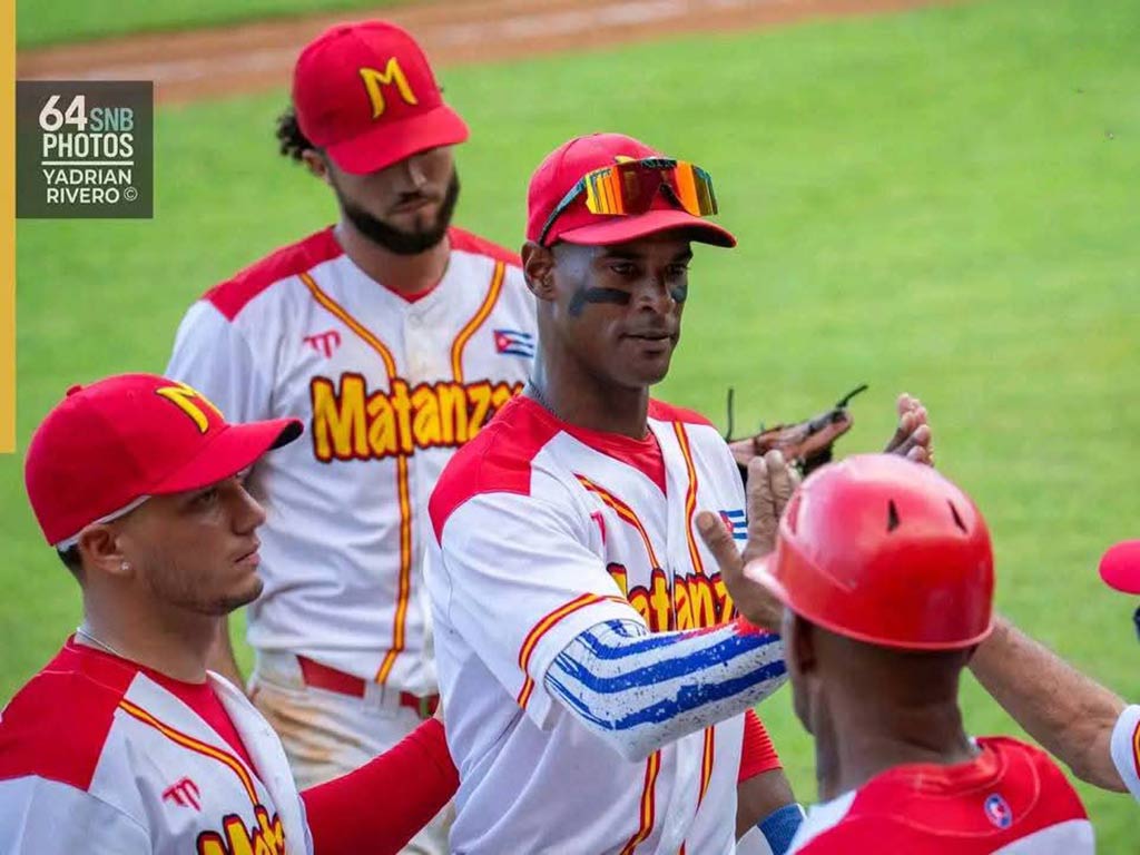 Cocodrilos escalan a la cima en serie beisbolera cubana