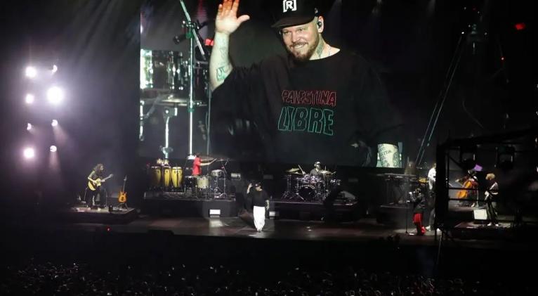 Residente pide la libertad de Palestina desde el Zócalo de México