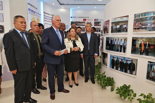 Visitó Díaz-Canel empresa chino-cubana de biotecnología