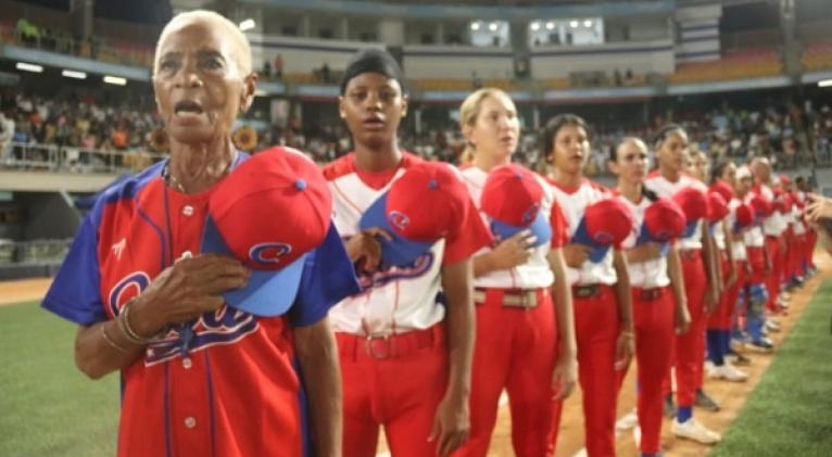 Cuba enfrenta a Argentina en lid femenina de beisbol