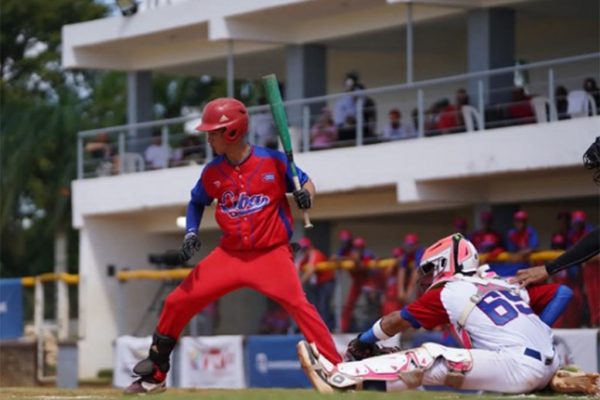 Cuba vence a Puerto Rico en béisbol Sub-15 y mejora posición