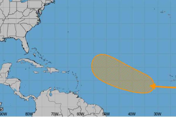Vigilan otra onda tropical en el Atlántico oriental