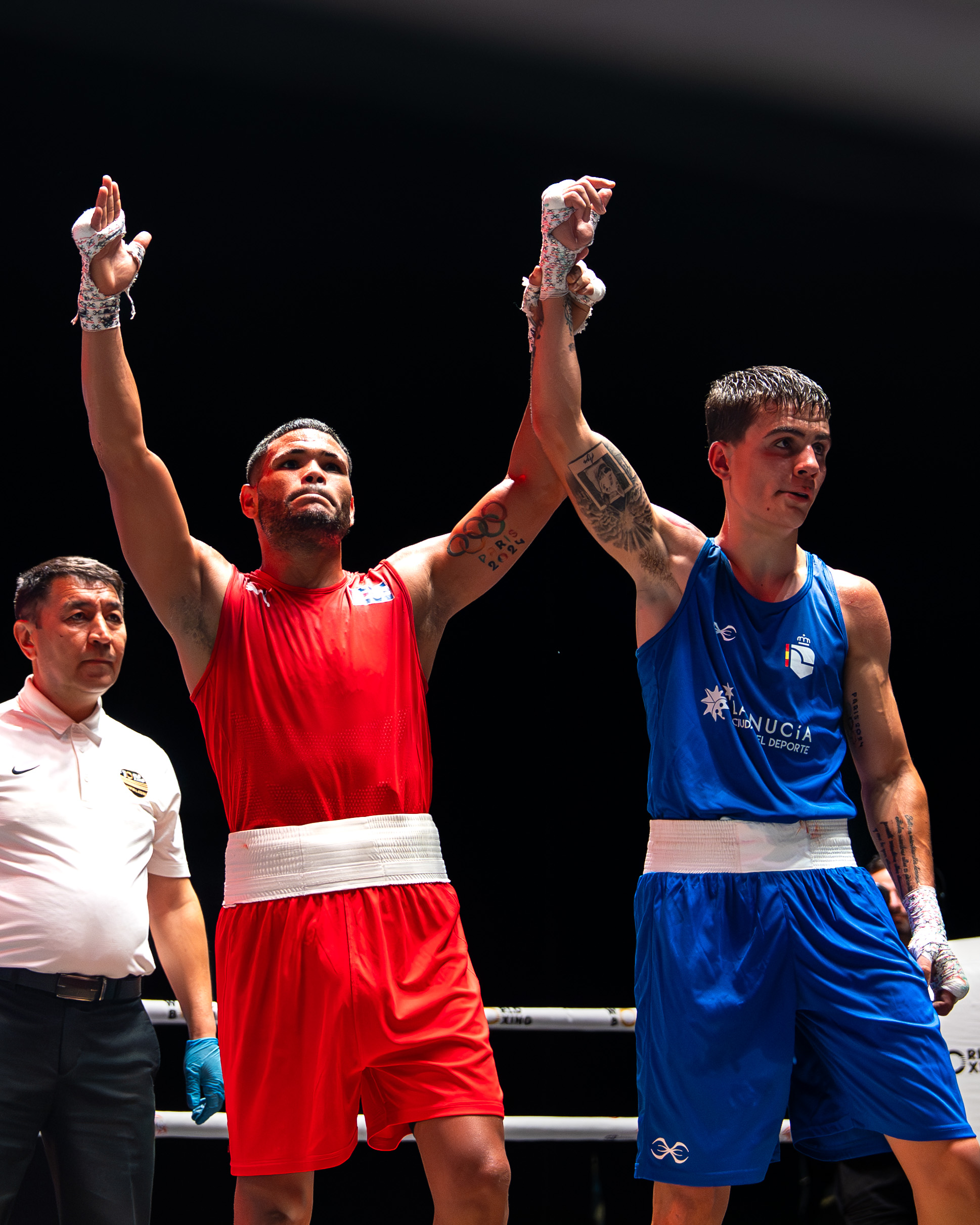 Cubanos Álvarez y Claro a cuartos del Mundial de boxeo