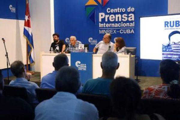 Presentan libro sobre Marco Rubio, un mitómano incontrolable