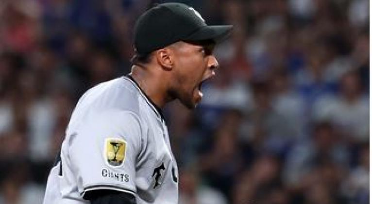 Cubano Raidel Martinez empata liderato de salvamentos en Japón