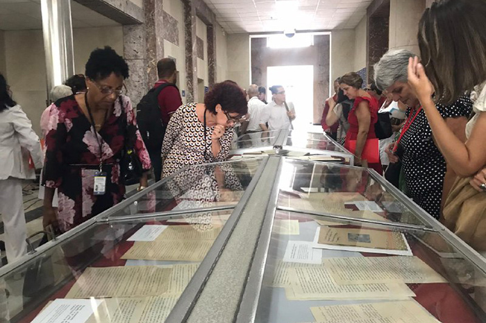 Exponen en Biblioteca Nacional José Martí fondo documental de la poetisa Dulce María Loynaz