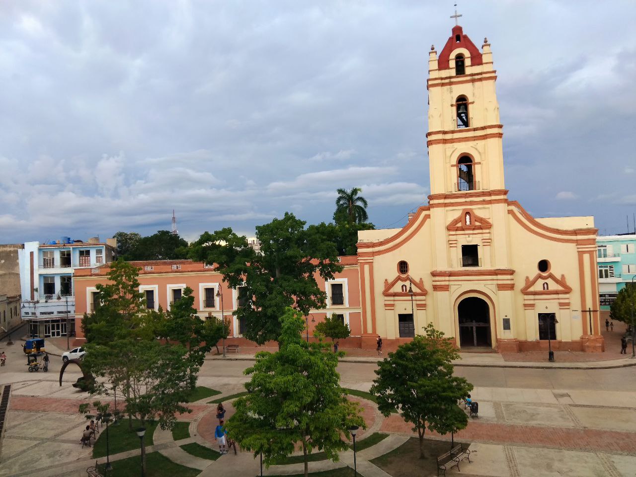 Un atardecer desde el epicentro de la Ciudad de los Tinajones