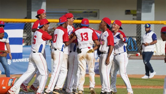 Cuba aplasta 13-2 a Puerto Rico y se enreda en la pelea por el pase mundialista sub-15