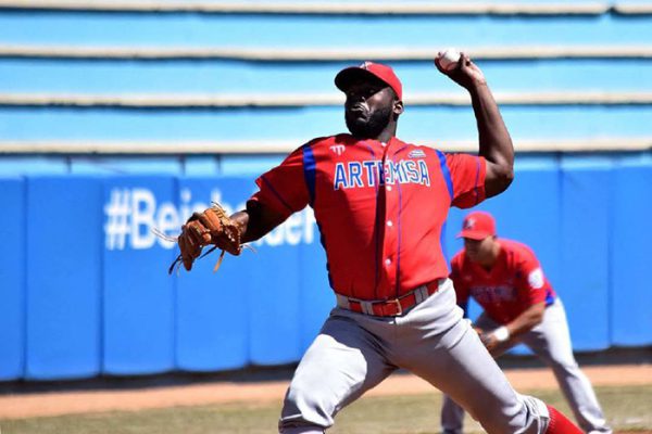Avispas y Cazadores por invadir el trono en la Serie Nacional