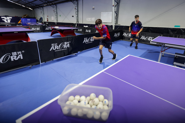 Paratenistas de mesa cubanos sostienen fructífero tope en Chile
