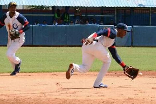 Avispas santiagueras siguen picando a los Toros