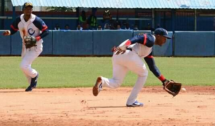 Avispas santiagueras siguen picando a los Toros