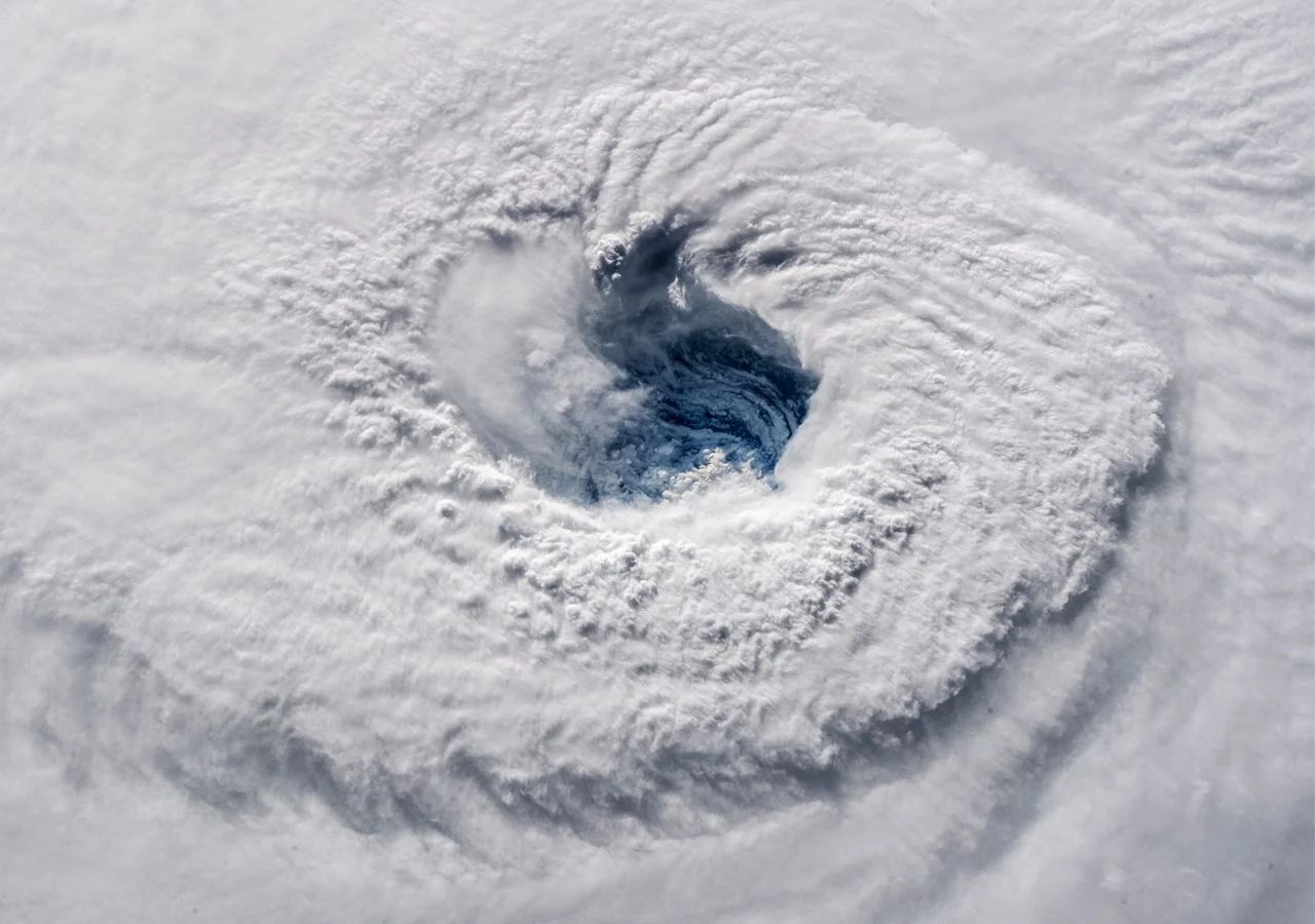Alerta especialista sobre riesgos del ojo del huracán