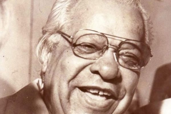 Convocan a premio de poesía Nicolás Guillén