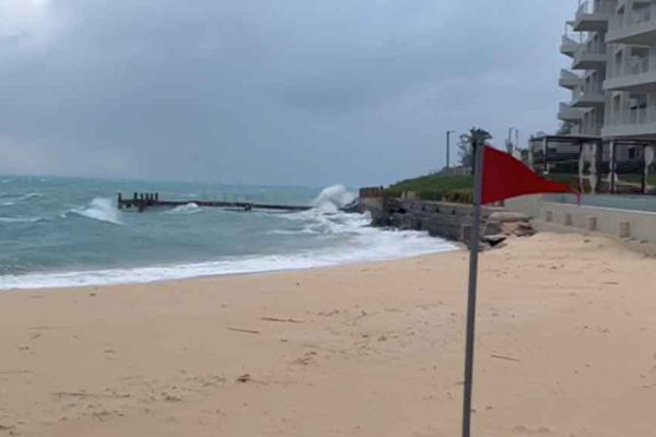 Huracanes Humberto e Imelda dejan resacas peligrosas en el Caribe