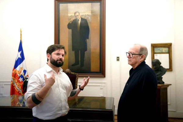 Gabriel Boric recibió al trovador cubano Silvio Rodríguez (+ Fotos)