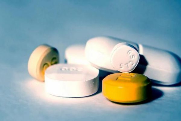 El peligro de triturar pastillas sin consultar al médico