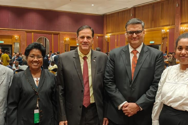 Elogia director de ASI labor de centro sobre tecnología solar de Cuba