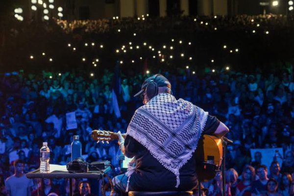 Felicita Presidente cubano a Silvio Rodríguez en su cumpleaños