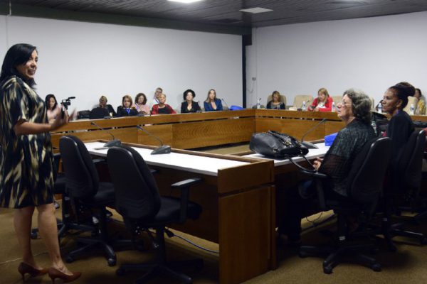 Debaten expertos sobre el papel de la ciencia en la salud