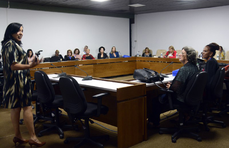 Debaten expertos sobre el papel de la ciencia en la salud