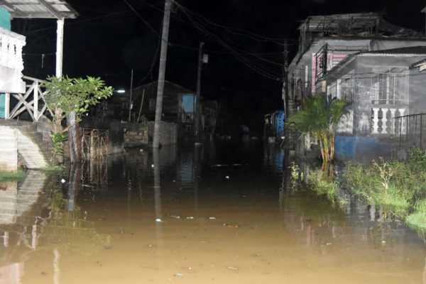 Protegen zonas bajas ante crecida de ríos en el este de Holguín (+ Fotos)