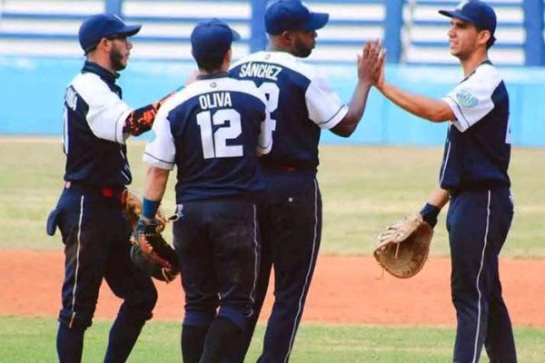 Líderes por el desquite en cierre de la semana beisbolera