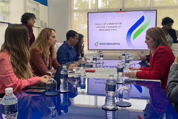 Exponen a Relatora de la ONU impactos del bloqueo en la salud (+ Fotos)