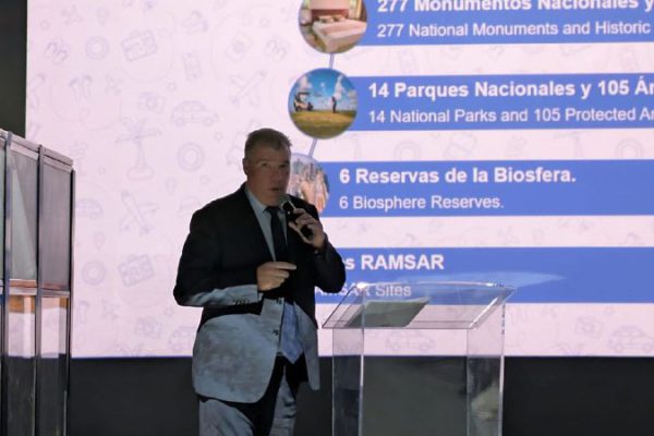 Ministro de turismo de Cuba fortalece lazos con Canadá