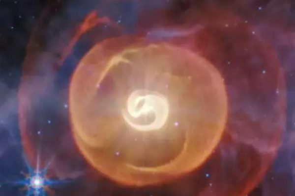 El telescopio Webb toma foto de un embrión cósmico