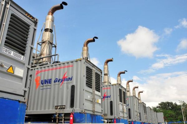 Trabajadores eléctricos de Camagüey aportan en Holguín y Santiago de Cuba