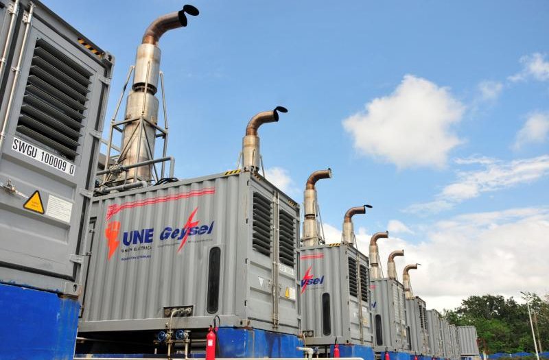 Trabajadores eléctricos de Camagüey aportan en Holguín y Santiago de Cuba