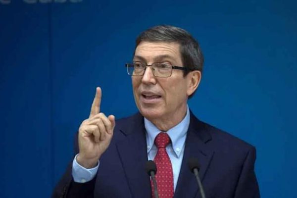 Cuba condena el cierre del espacio aéreo de Venezuela por EEUU