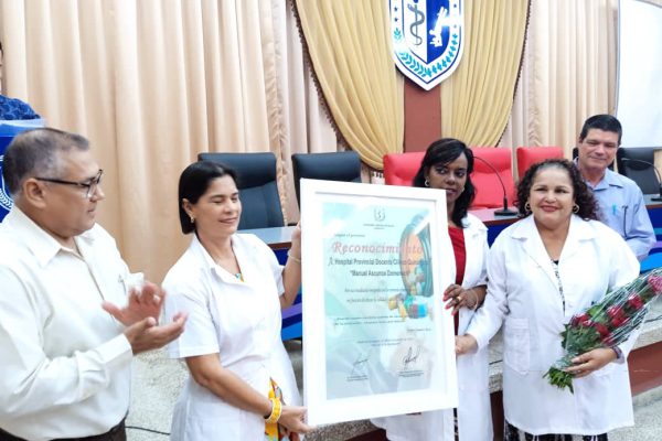 Agasajan en Camagüey a trabajadores farmacéuticos (+ Fotos)