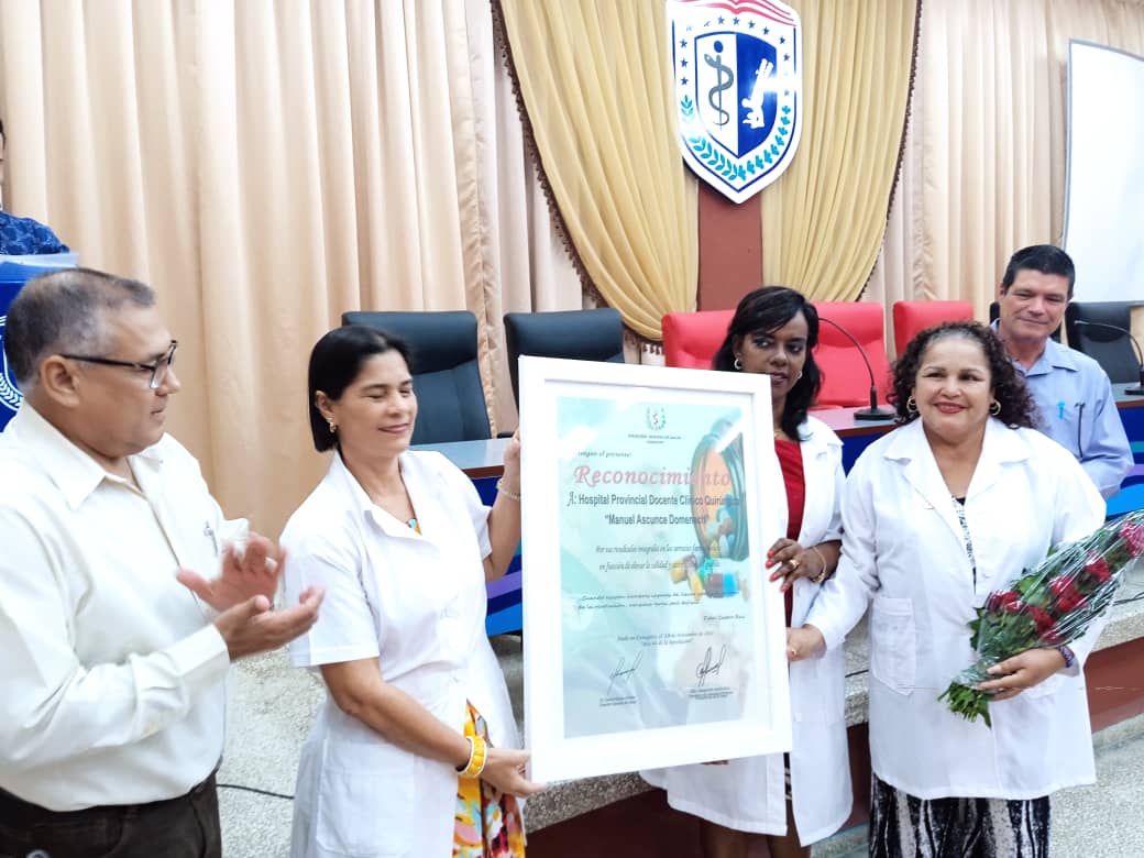 Agasajan en Camagüey a trabajadores farmacéuticos (+ Fotos)