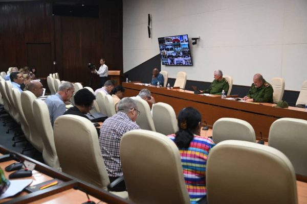 Encabezó Díaz-Canel reunión sobre recuperación en oriente (+ Fotos)
