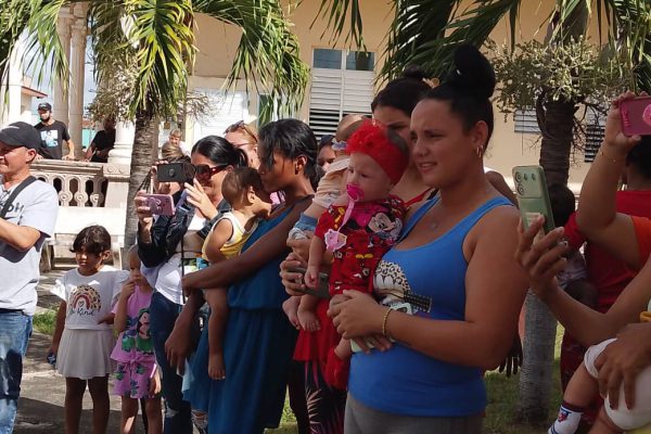 Llevan alegrías a niños hospitalizados en Camagüey (+ Fotos)
