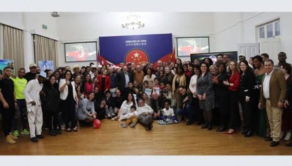 China dona insumos vitales para sistema cubano de salud