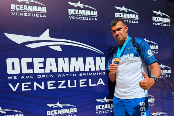 Nadador Yoandy Fernández se alista para el Oceanman mundial