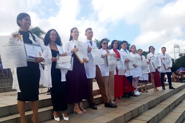Nuevos graduados de Ciencias Médicas en Camagüey