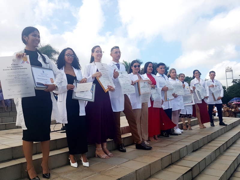 Nuevos graduados de Ciencias Médicas en Camagüey