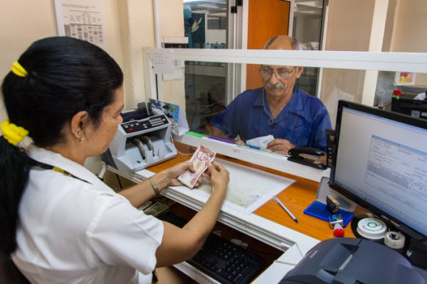 Evalúan en Camagüey desempeño del sistema bancario