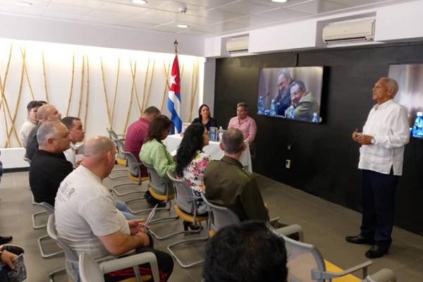 Inauguran exposición fotográfica en homenaje a Fidel