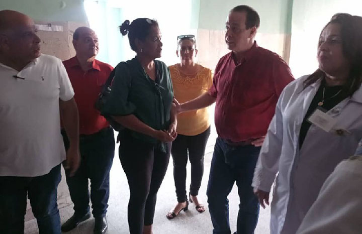 Recorre ministro de Salud Pública hospitales de Santiago de Cuba (+ Fotos)