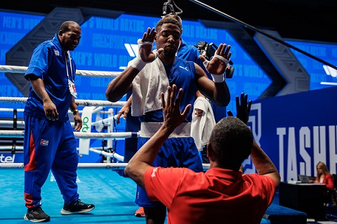 Cuba suma dos triunfos en mundial de boxeo