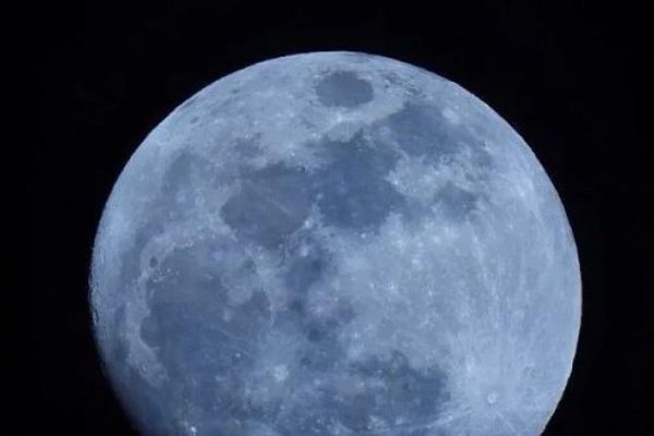 Rusia planea construir una central eléctrica lunar para 2036