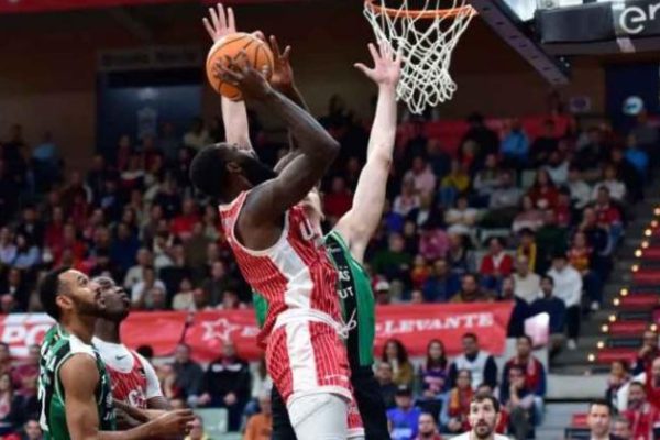 Aporte cubano en triunfo de Murcia en baloncesto español