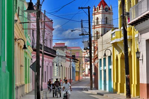 Bien por los abnegados trabajadores de la limpieza en Camagüey