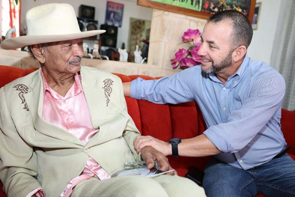 Tiburón Morales y Pedrito Calvo reciben condición Artista Leyenda (+ Fotos)