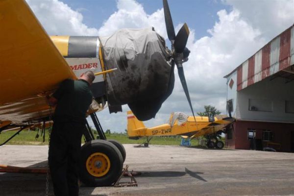 Sin heridos tras choque de avioneta contra oficinas en La Sierpe